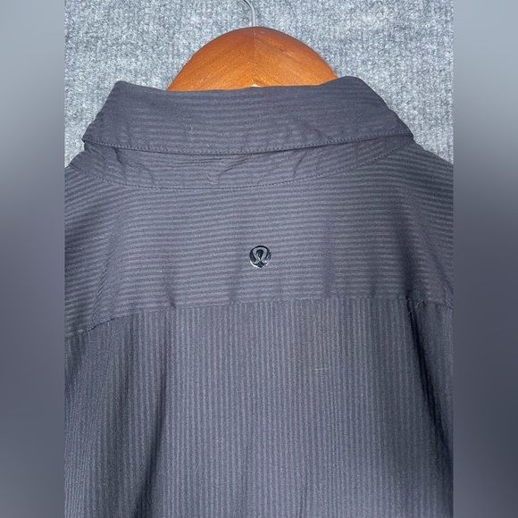 Lululemon Men’s Size XL Black Stripe Performance Stretch Long Sleeve Button Down - Picture 10 of 13